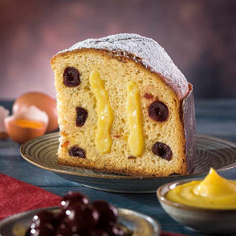 Panettone con amarene e crema pasticcera